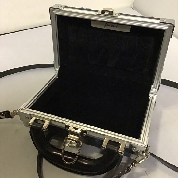 Julien David Case With Detachable Strap - Picture 5 of 7